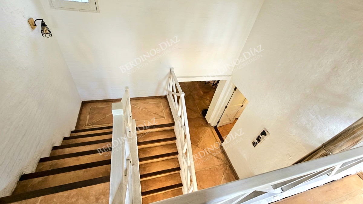 Casa ID.2307 - Casa en venta en Parque Burnet 6000 metros de terreno