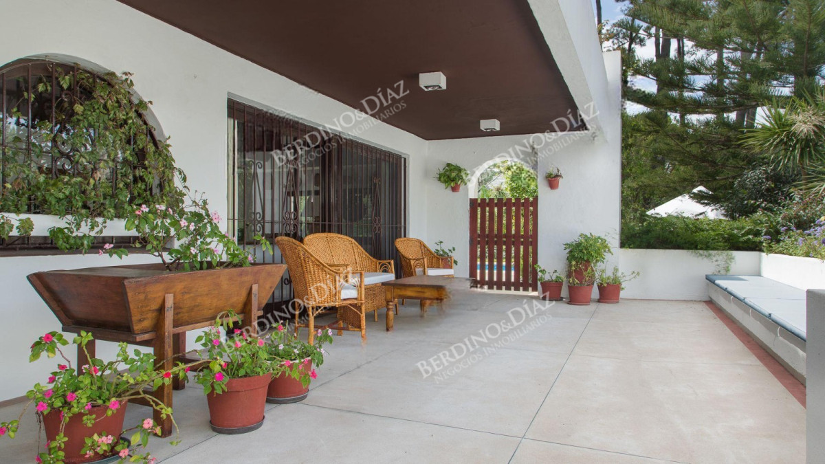 Casa ID.364 - Casa en venta de 6 Dormitorios en Lugano Punta del Este