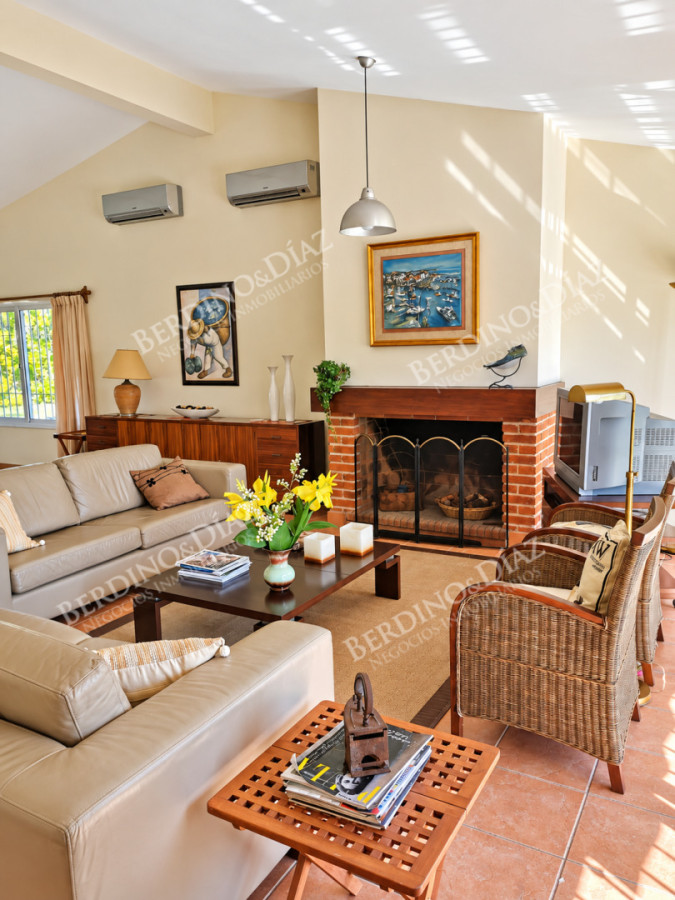 Casa ID.143 - Venta Chalet tradicional a metros de de Playa Mansa