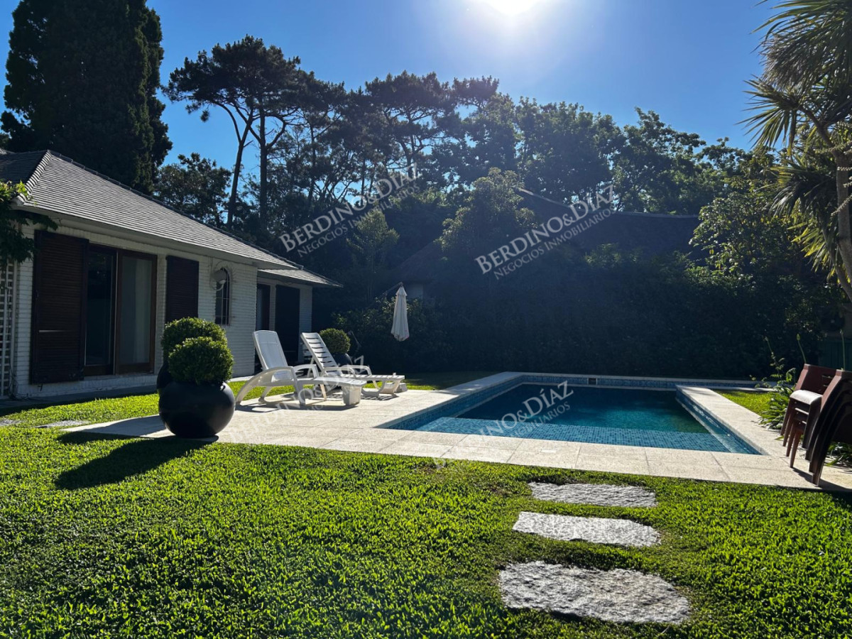 Casa ID.3011 - Hermosa casa en venta en Barrio Lugano Arbolada 