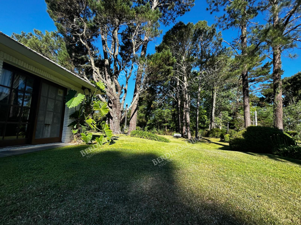 Casa ID.3011 - Hermosa casa en venta en Barrio Lugano Arbolada 