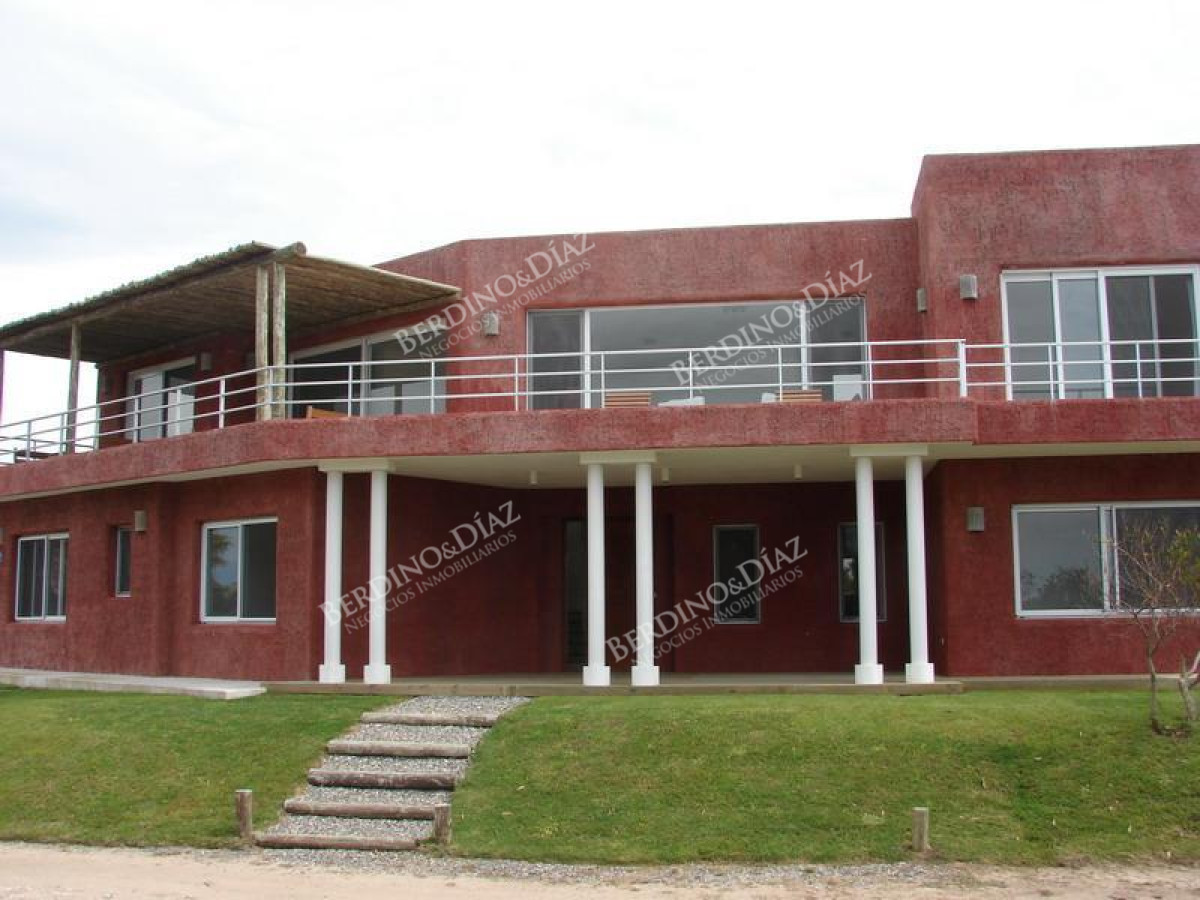 Casa ID.2167 - Casa en venta con vista al mar Punta Piedras 