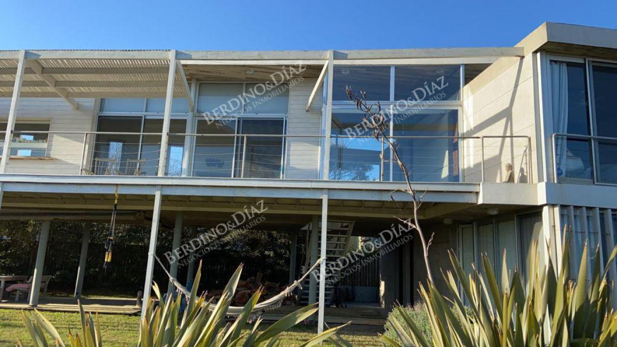 Casa ID.2204 - Casa en venta en Manantiales moderna y con vista al mar