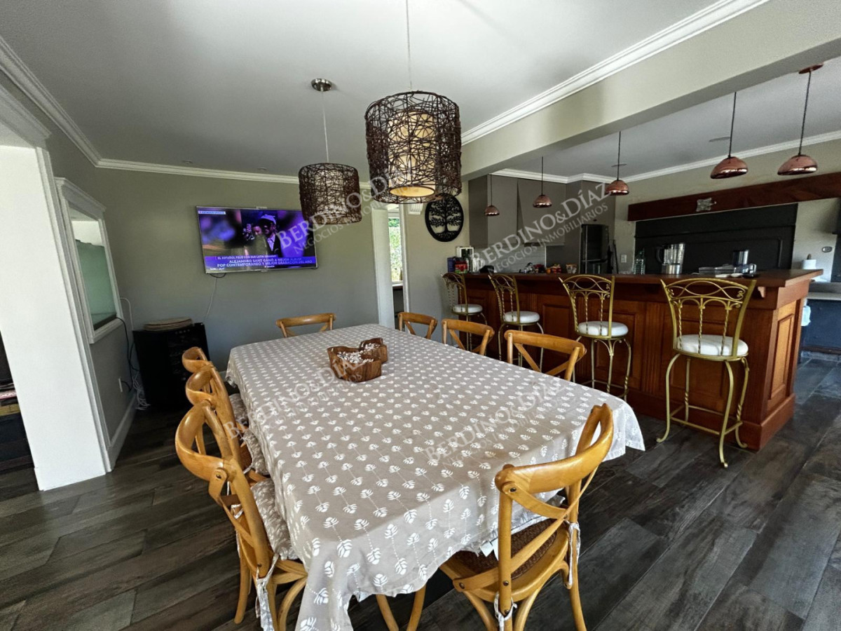 Casa ID.3011 - Hermosa casa en venta en Barrio Lugano Arbolada 