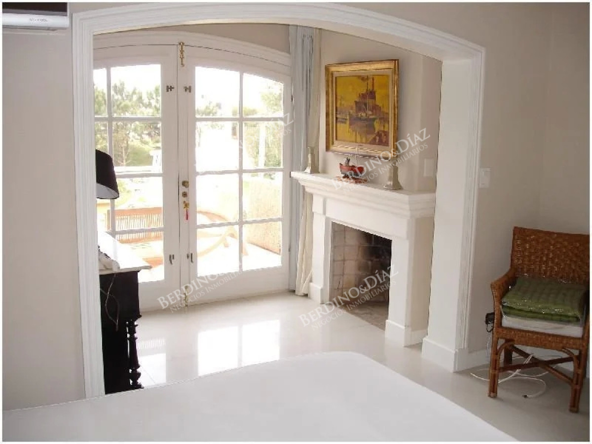 Casa ID.2216 - Hermosa casa en venta de 6 dormis en Montoya con vista al mar