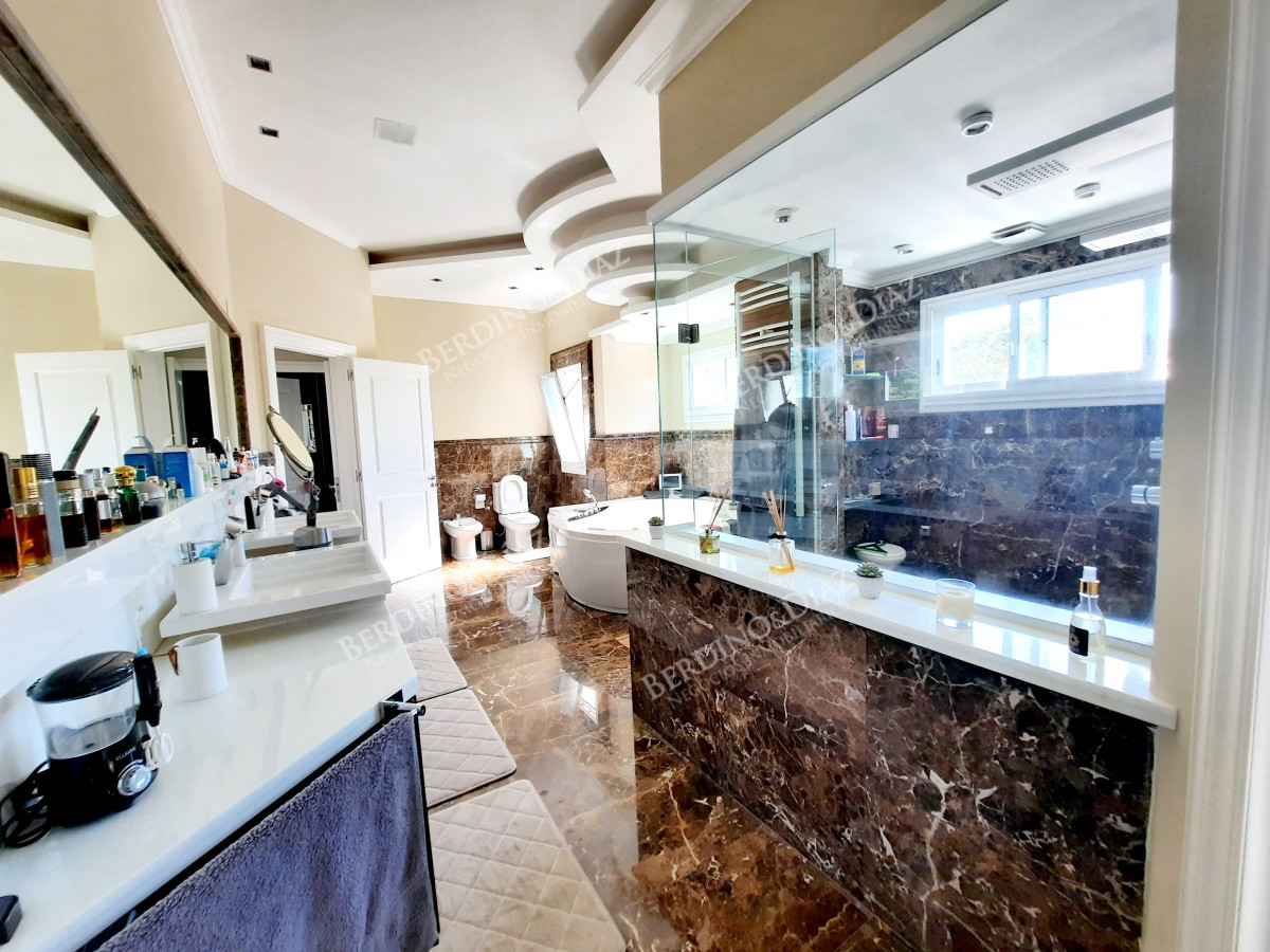 Casa ID.1378 - Mansion  en venta en Barrio Golf  