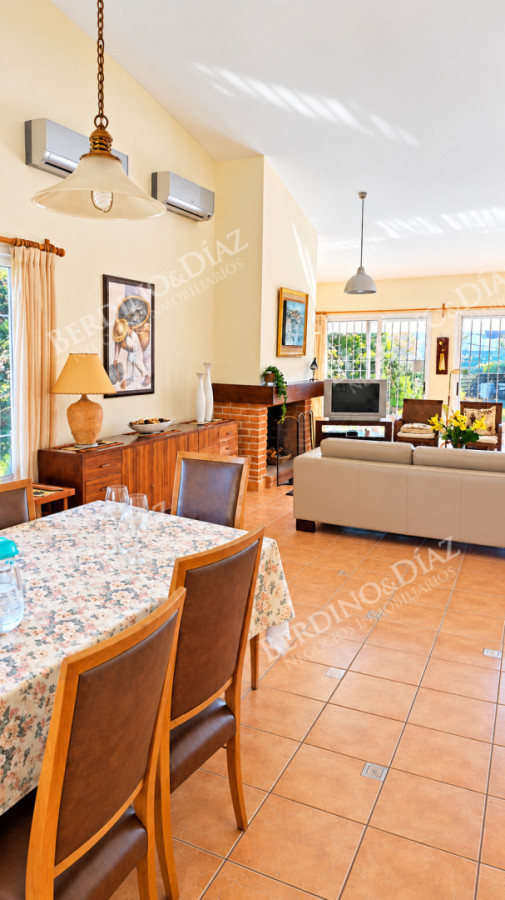 Casa ID.143 - Venta Chalet tradicional a metros de de Playa Mansa