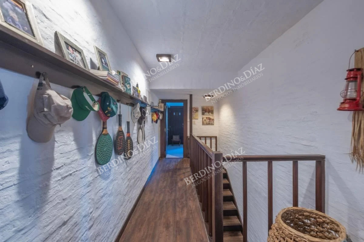 Casa ID.2351 - Casa en 3 niveles 6 dormitorios Barrio Golf en venta Punta del Este