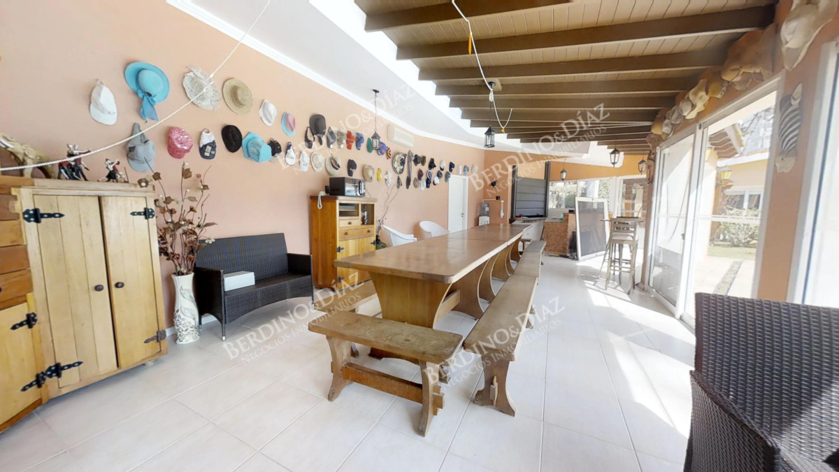 Casa ID.366 - Elegante casa en Barrio  Lugano cerca del Shopping