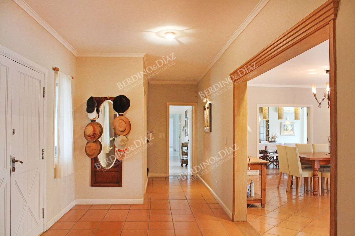 Casa ID.2397 - Magnifica propiedad en venta Playa Mansa