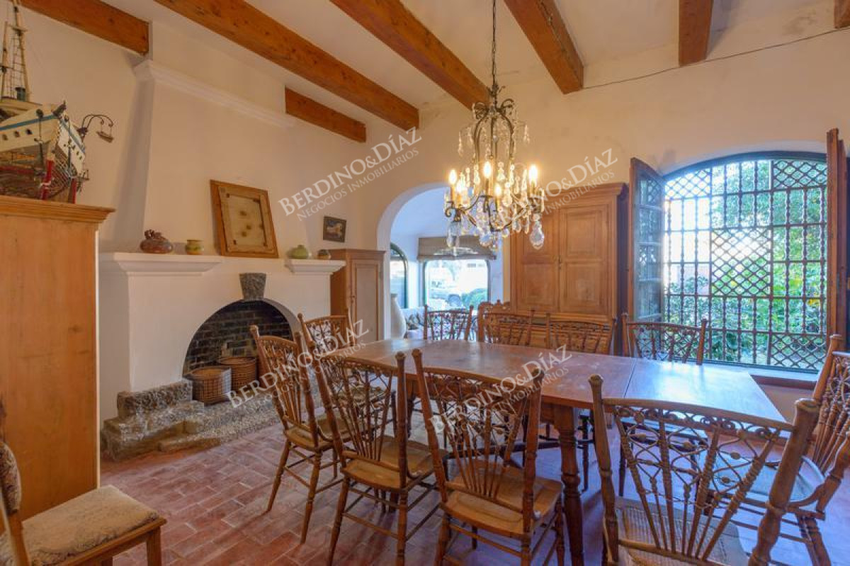 Casa ID.2331 - Residencia antigua en venta en Zona Faro Punta del Este