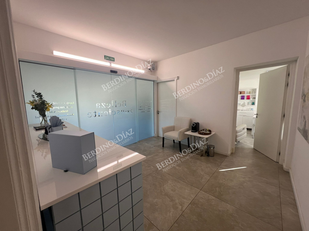 Casa ID.131 - Exclusividad Casa clinica comercial sobre Avenida importante Avenida
