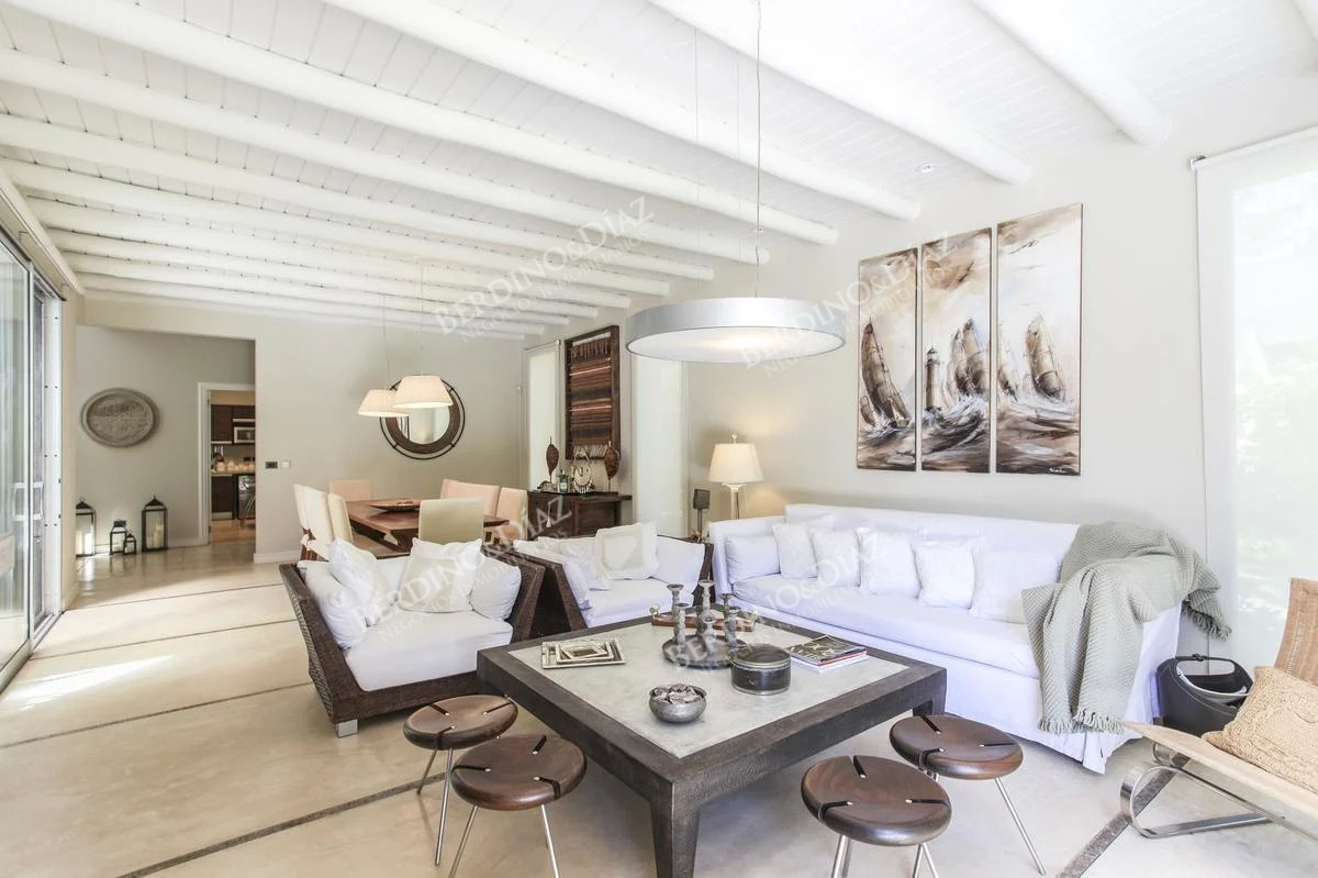 Casa ID.2174 - Hermosa casa en venta en Laguna Blanca