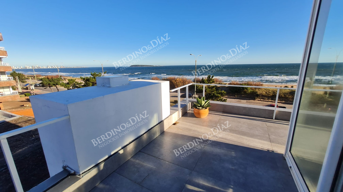 Casa ID.371 - Casa Exclusiva Residencia de 3 niveles Frente al Mar 