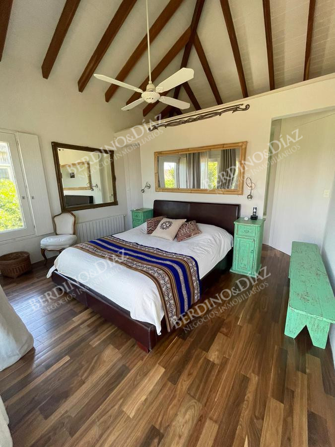 Casa ID.2278 - Casa espectacular sobre el mar en Punta Piedras venta