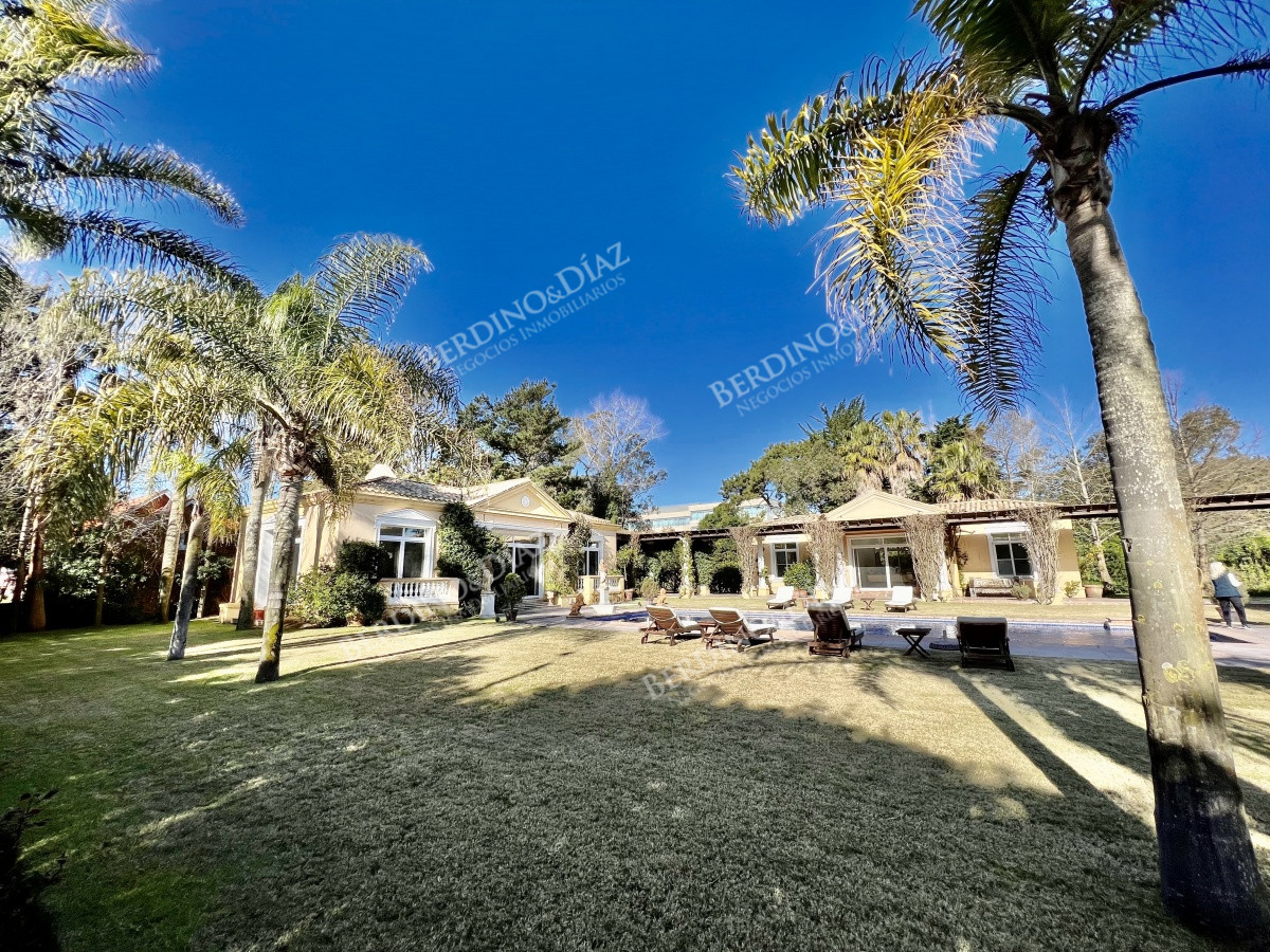 Casa ID.1500 - Mansion a pasos de la Brava en Punta del Este en venta