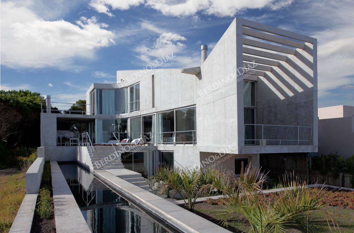 Casa ID.2392 - Casa moderna frente al mar en venta Punta Piedras La Barra