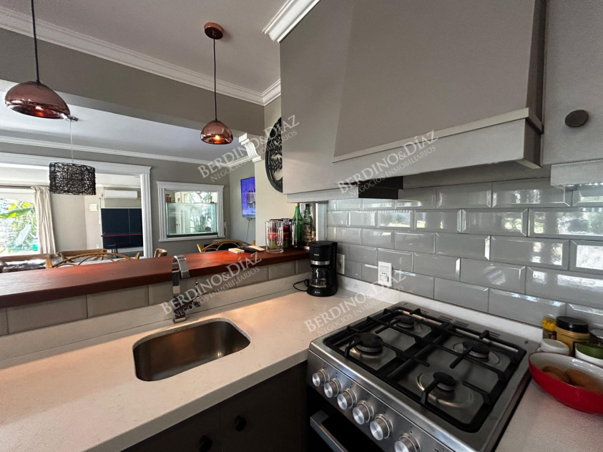 Casa ID.3011 - Hermosa casa en venta en Barrio Lugano Arbolada 