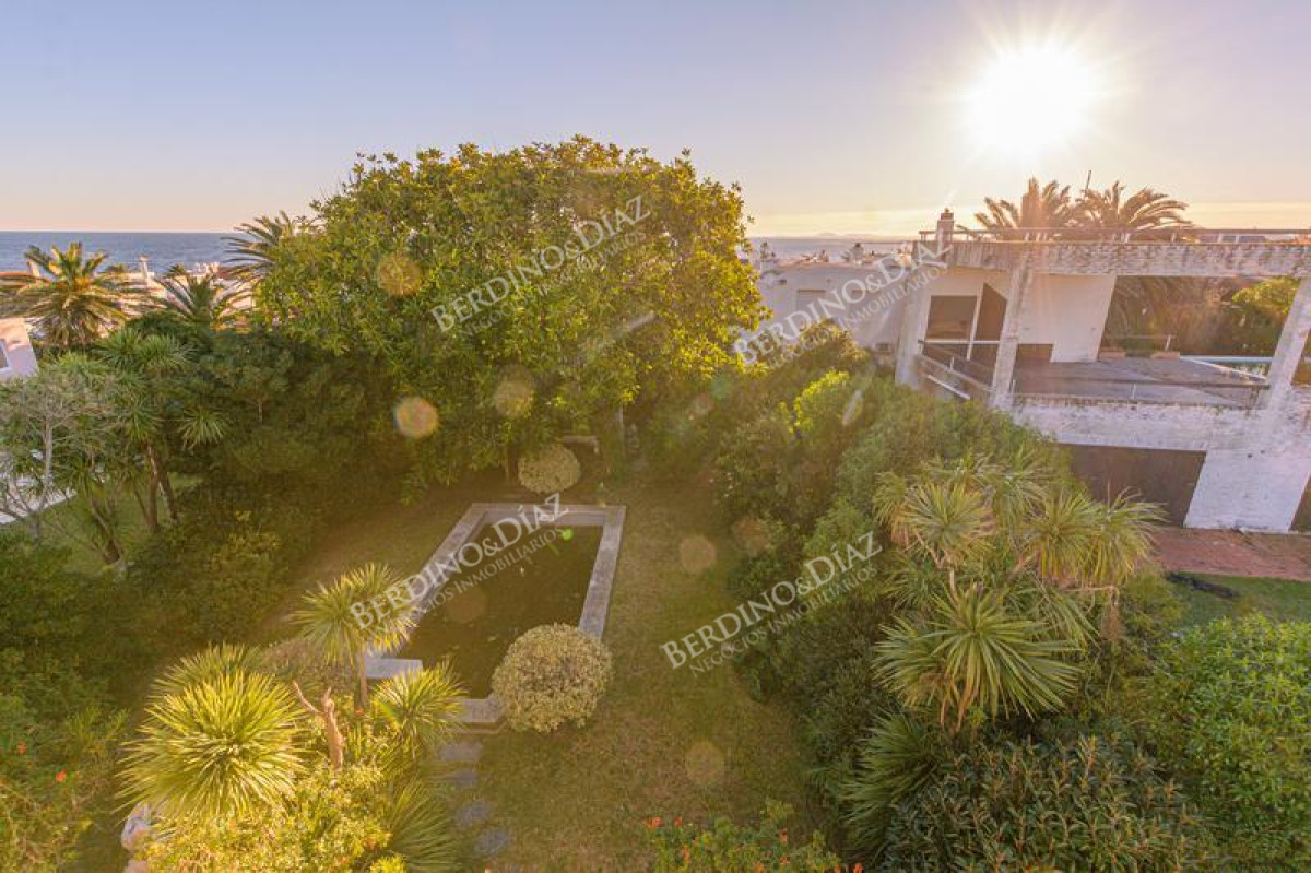 Casa ID.2331 - Residencia antigua en venta en Zona Faro Punta del Este
