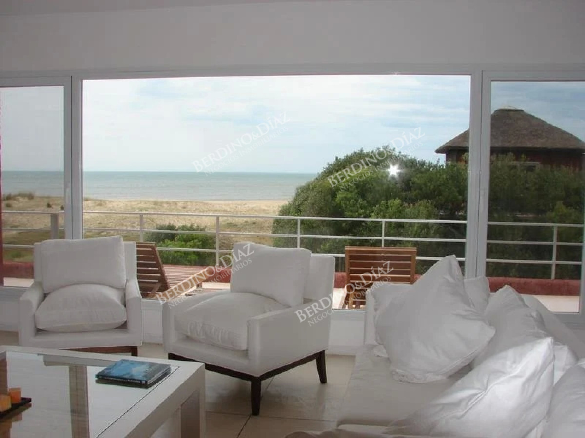Casa ID.2167 - Casa en venta con vista al mar Punta Piedras 