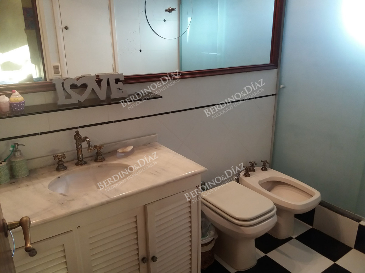 Casa ID.2407 - Casa en venta en Playa Mansa excelente construccion