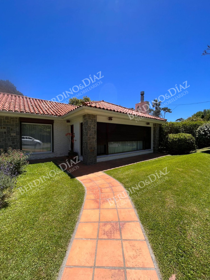 Casa ID.2619 - Casa en zona de Supermercado Devoto