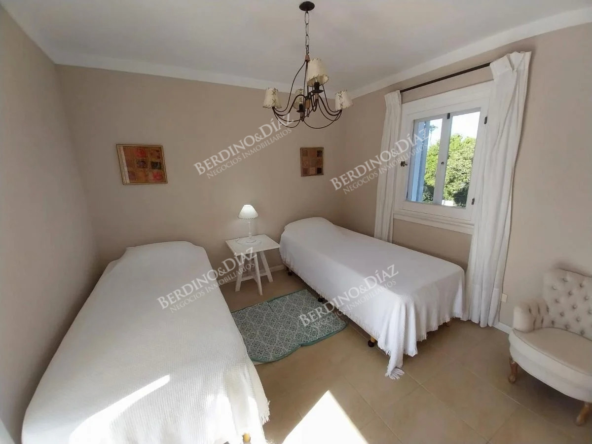 Casa ID.2201 - Venta espectacular casa Playa Brava a 100 metros del mar 