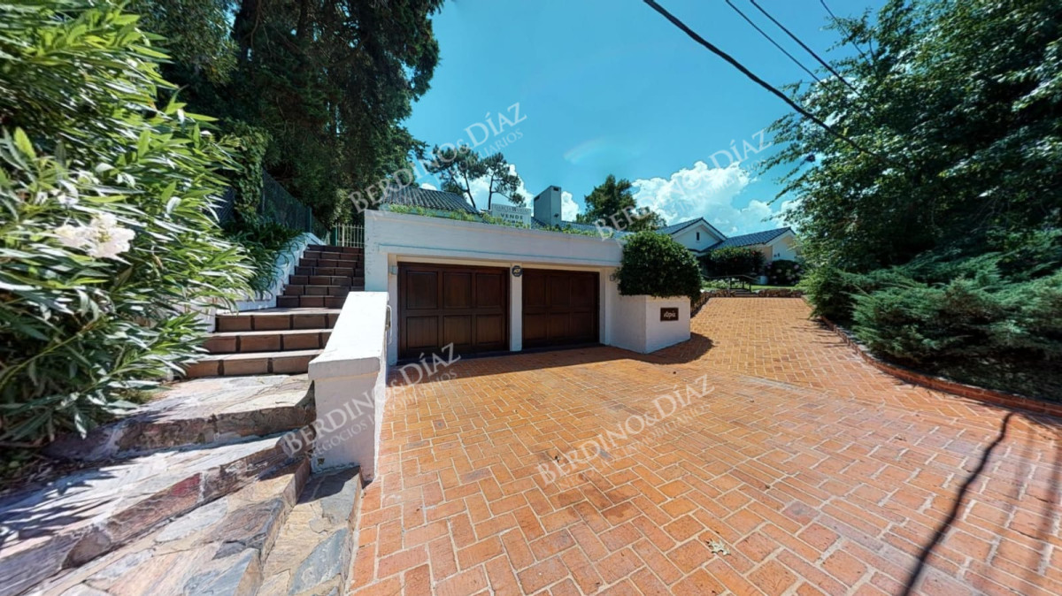 Casa ID.2409 - Chalet en venta Zona Golf 