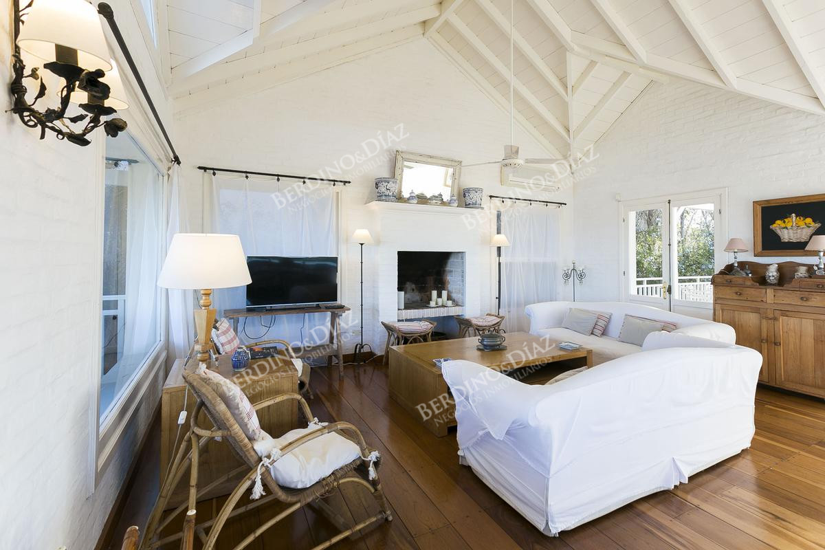 Casa ID.1229 - Casa en Punta Piedras con vista al mar