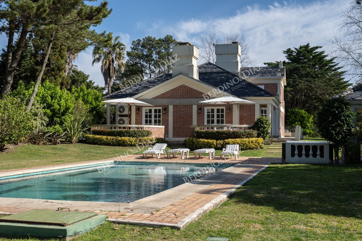 Casa ID.1004 - Residencia de gran jerarquía en Beverly Hills