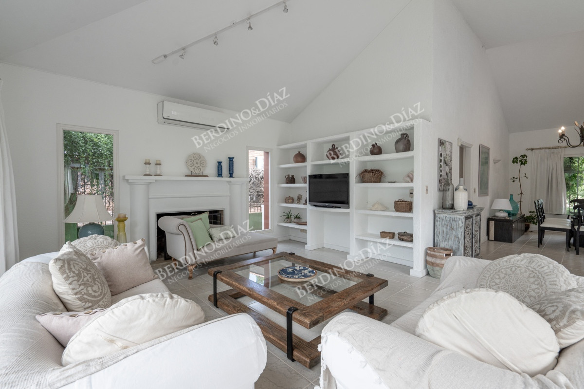 Casa ID.1538 - Importante Casa en venta en barrio San Rafael Punta del Este 