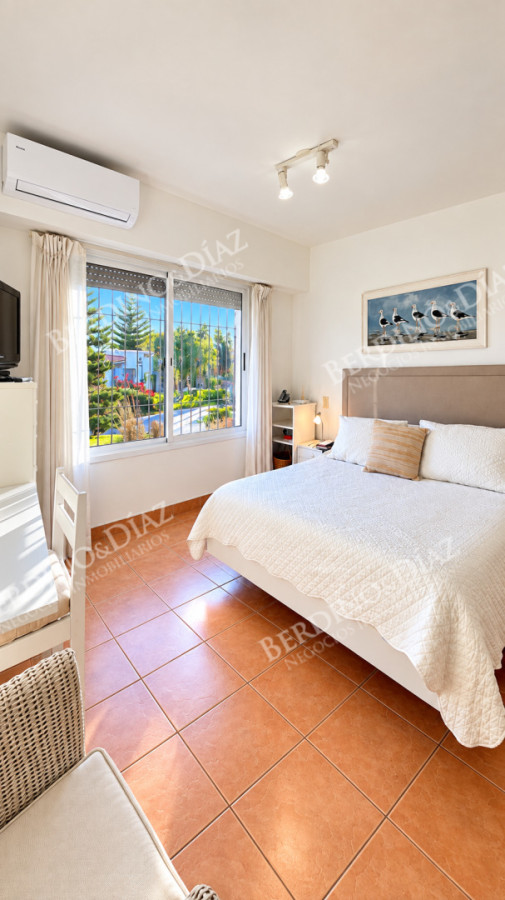 Casa ID.143 - Venta Chalet tradicional a metros de de Playa Mansa