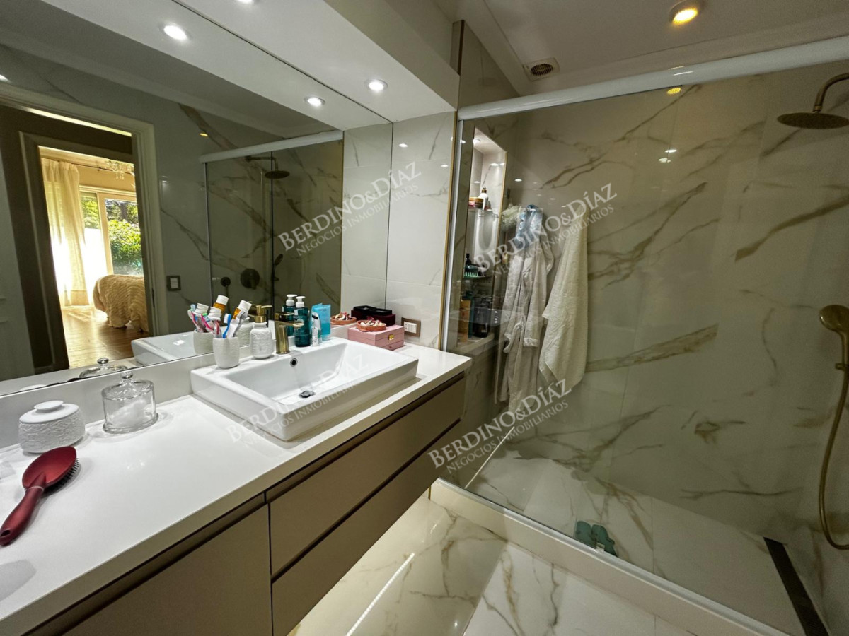 Casa ID.3011 - Hermosa casa en venta en Barrio Lugano Arbolada 