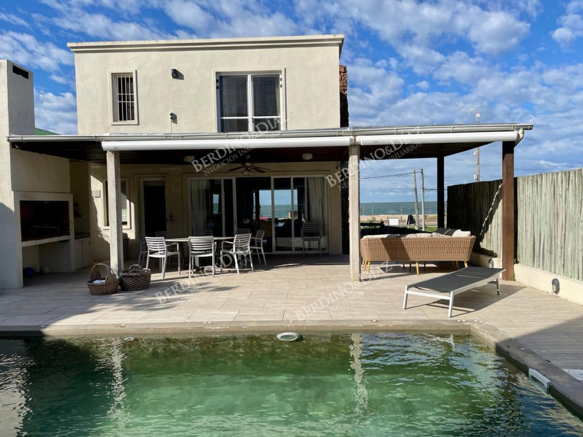 Casa ID.2177 - Casa minimalista con vista al mar en Montoya
