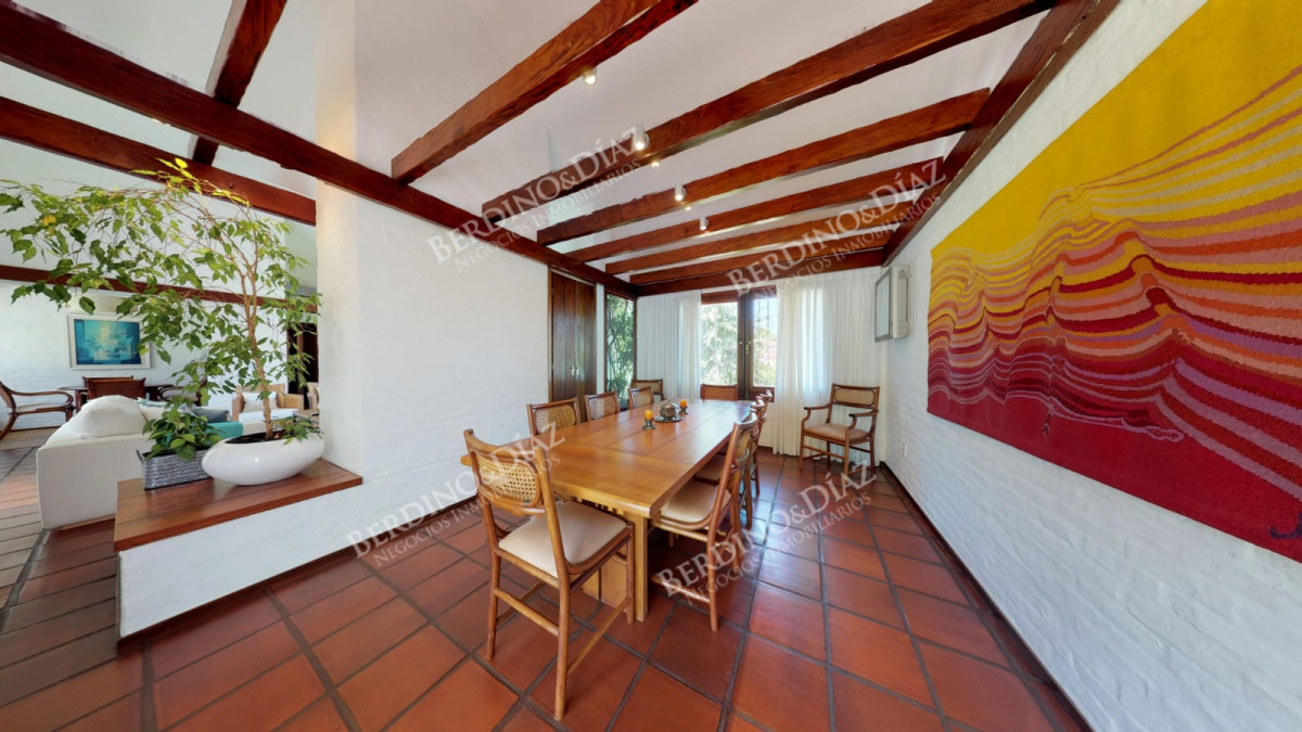 Casa ID.2409 - Chalet en venta Zona Golf 