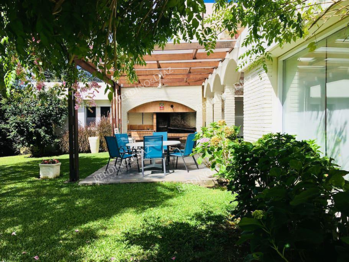 Casa ID.2240 - Hermosa Residencia con estilo propio en venta Golf 