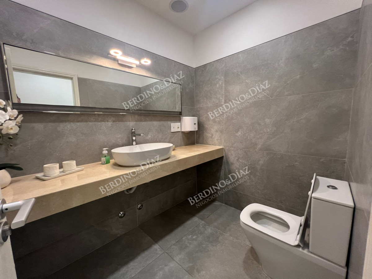 Casa ID.131 - Exclusividad Casa clinica comercial sobre Avenida importante Avenida