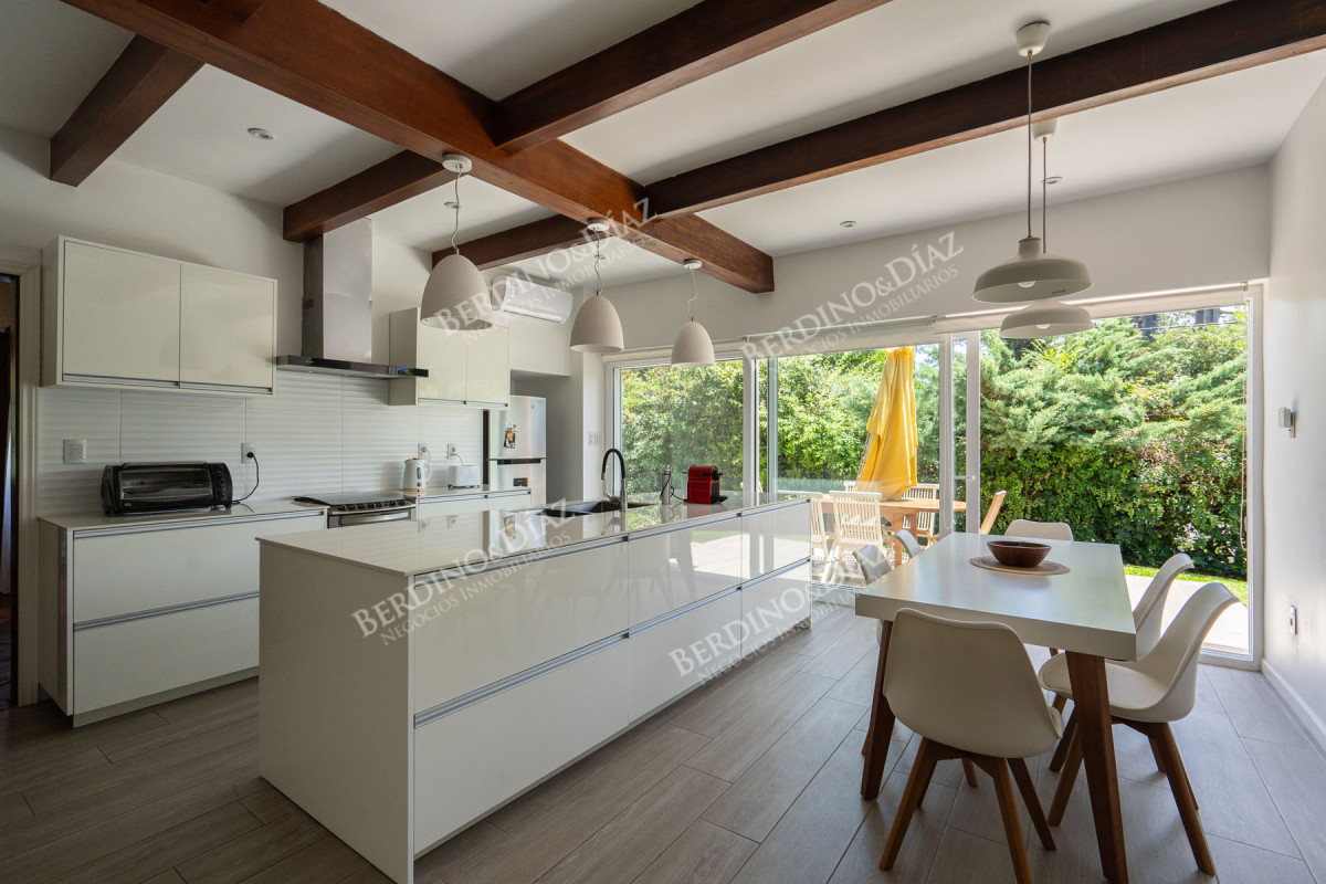 Casa ID.2398 - Casa en venta en Paradas de Playa Mansa cerca del mar
