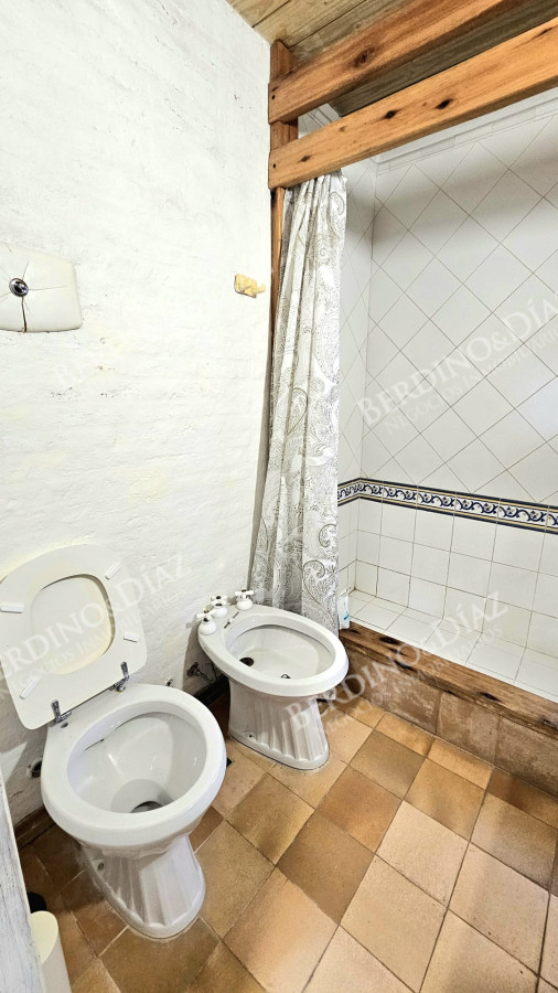 Casa ID.2307 - Casa en venta en Parque Burnet 6000 metros de terreno