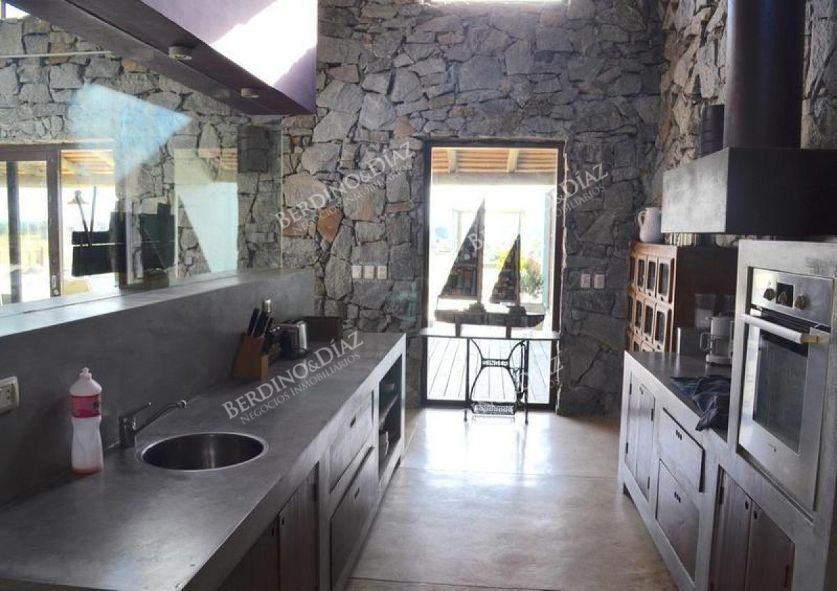 Casa ID.2241 - Chacra espectacular construida en piedra en venta La Barra