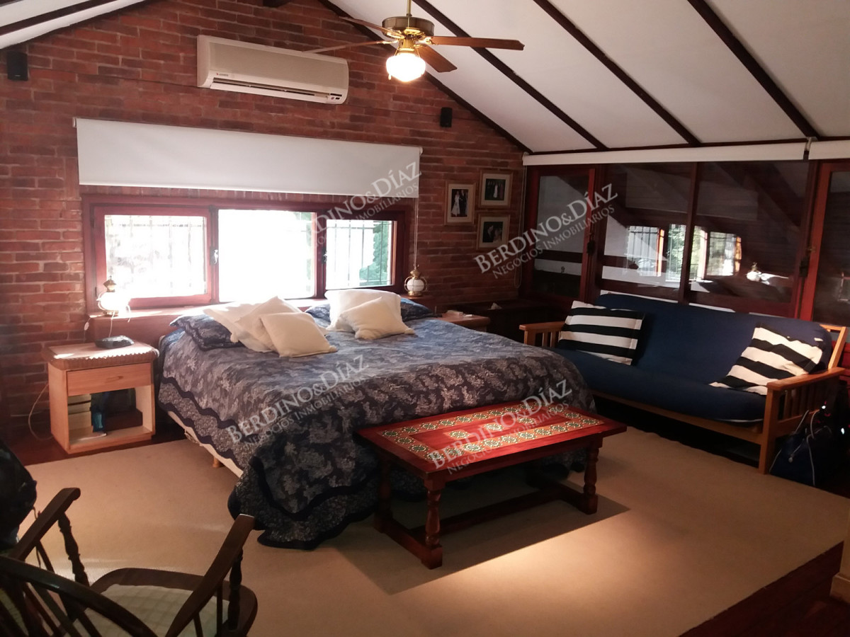 Casa ID.2407 - Casa en venta en Playa Mansa excelente construccion
