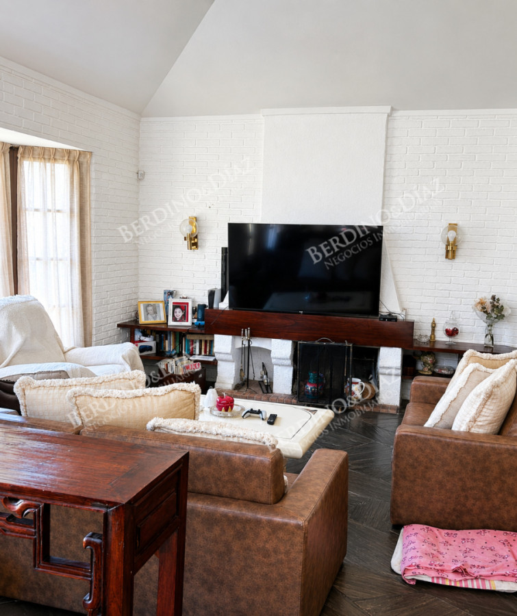 Casa ID.3011 - Hermosa casa en venta en Barrio Lugano Arbolada 
