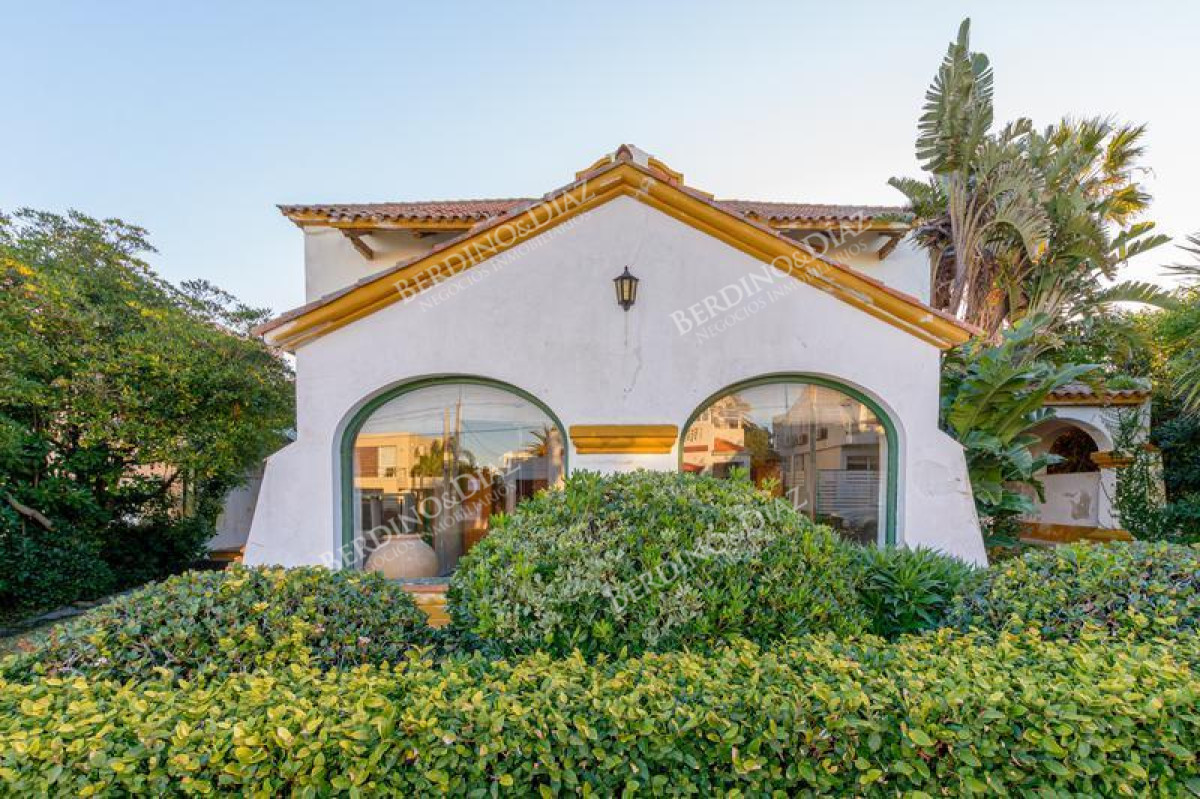Casa ID.2331 - Residencia antigua en venta en Zona Faro Punta del Este