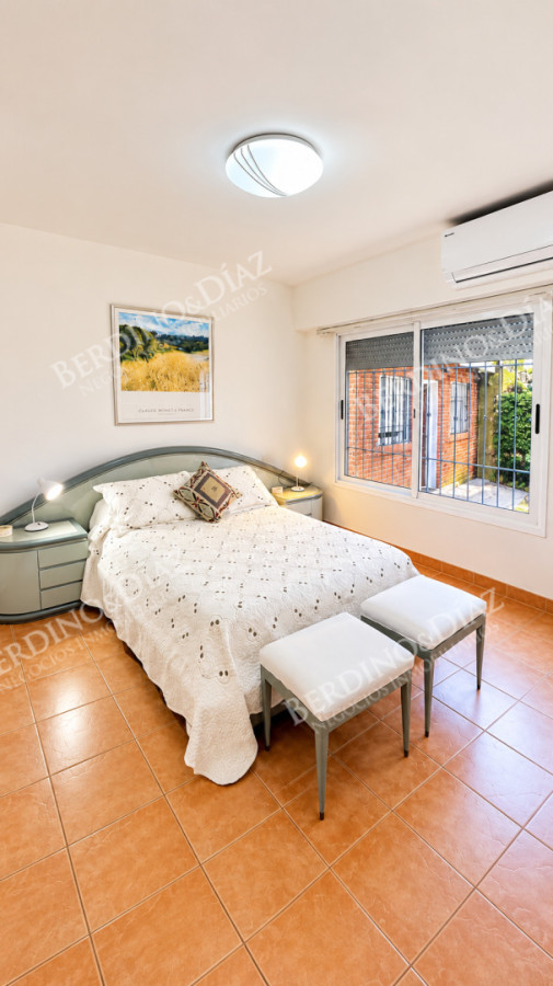 Casa ID.143 - Venta Chalet tradicional a metros de de Playa Mansa