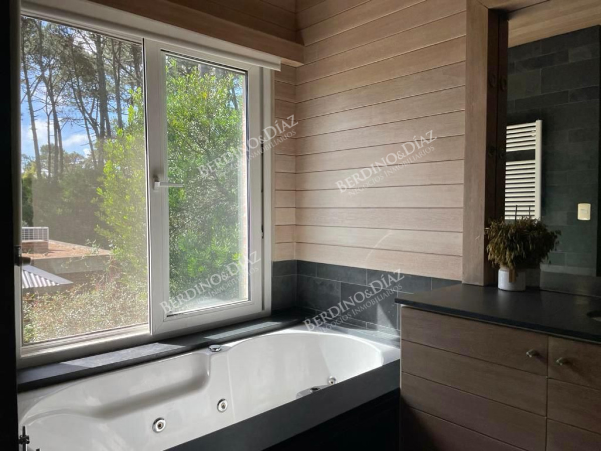Casa ID.1216 - Casa Moderna  en venta  en Barrio Lugano 