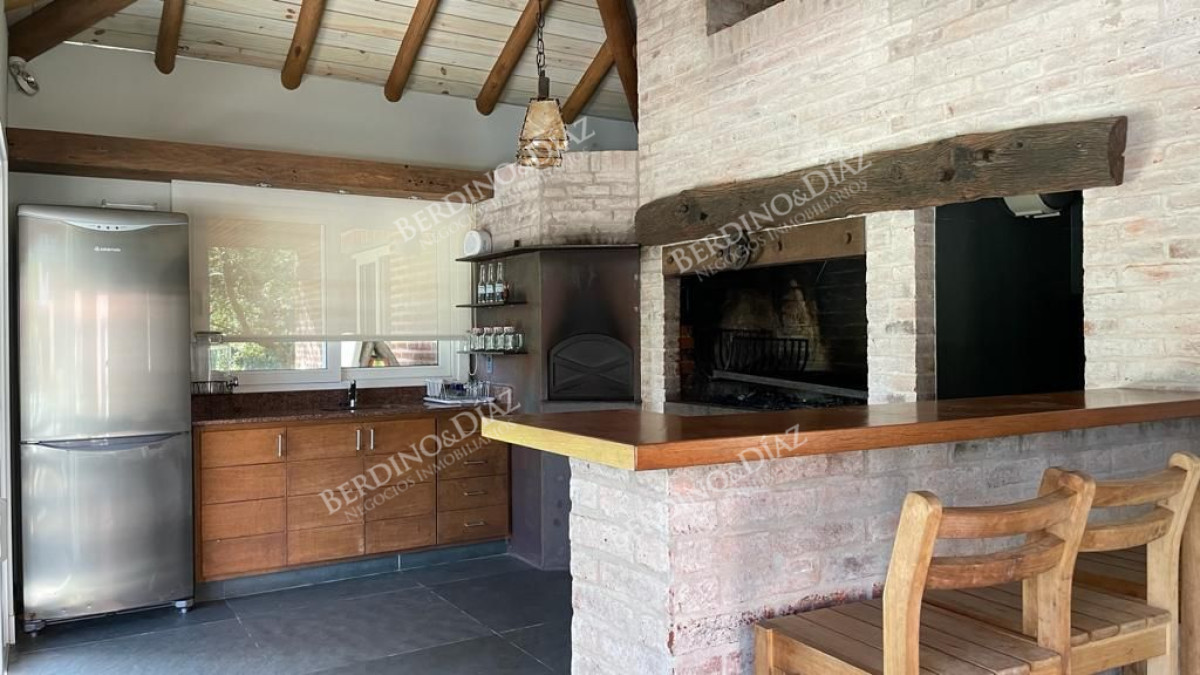Casa ID.1216 - Casa Moderna  en venta  en Barrio Lugano 