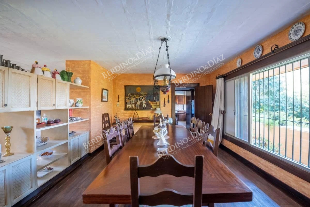 Casa ID.2351 - Casa en 3 niveles 6 dormitorios Barrio Golf en venta Punta del Este