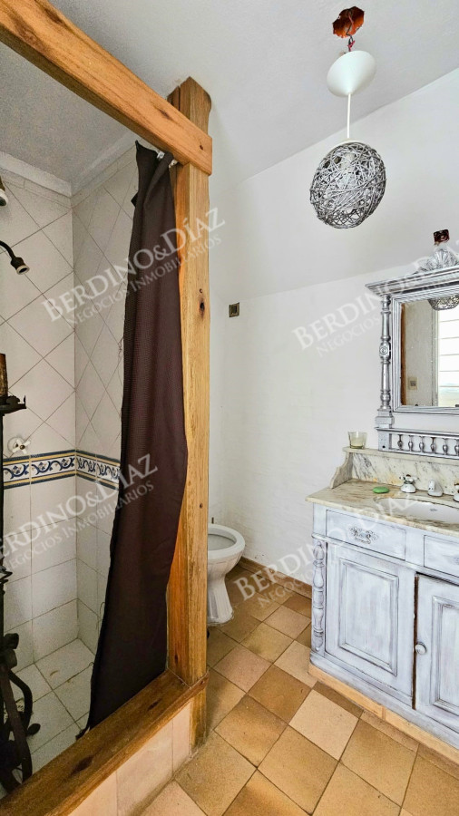 Casa ID.2307 - Casa en venta en Parque Burnet 6000 metros de terreno