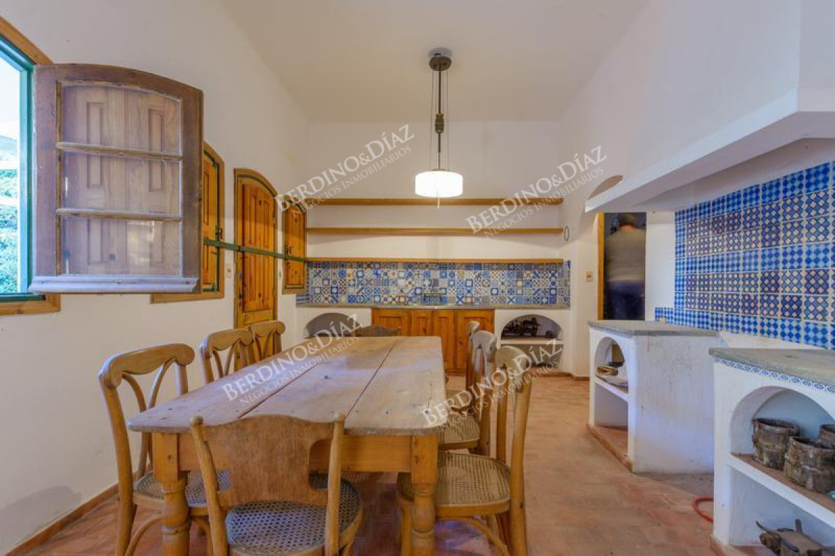 Casa ID.2331 - Residencia antigua en venta en Zona Faro Punta del Este