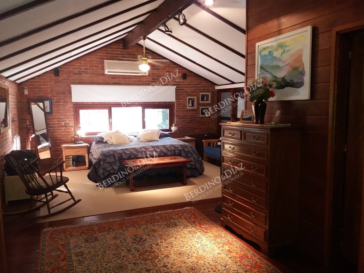 Casa ID.2407 - Casa en venta en Playa Mansa excelente construccion